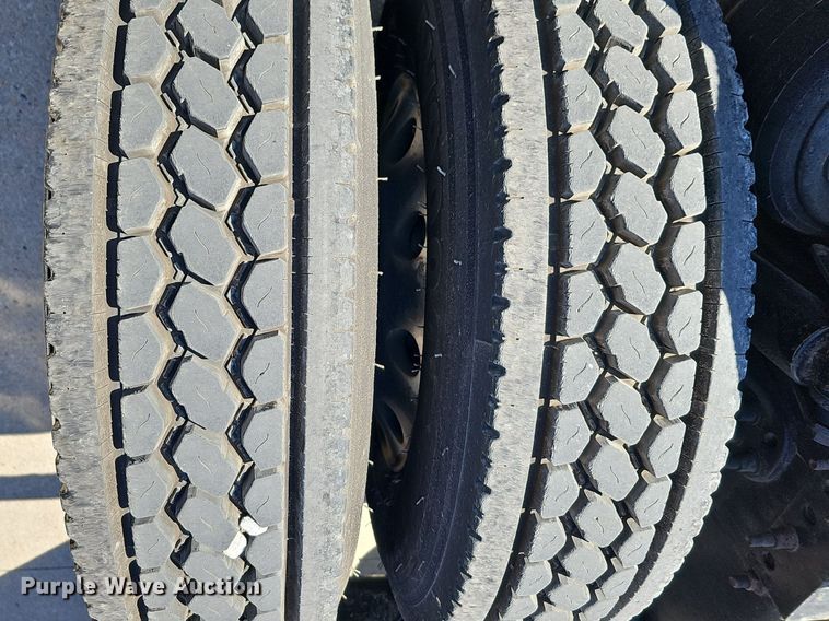 image for item DQ8607 2015 Freightliner Cascadia Evolution semi truck