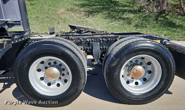 image for item DQ8607 2015 Freightliner Cascadia Evolution semi truck