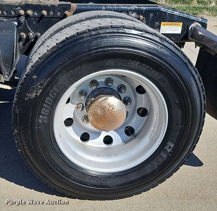 image for item DQ8607 2015 Freightliner Cascadia Evolution semi truck