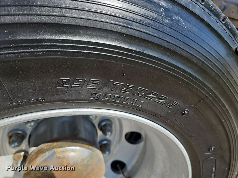 image for item DQ8607 2015 Freightliner Cascadia Evolution semi truck