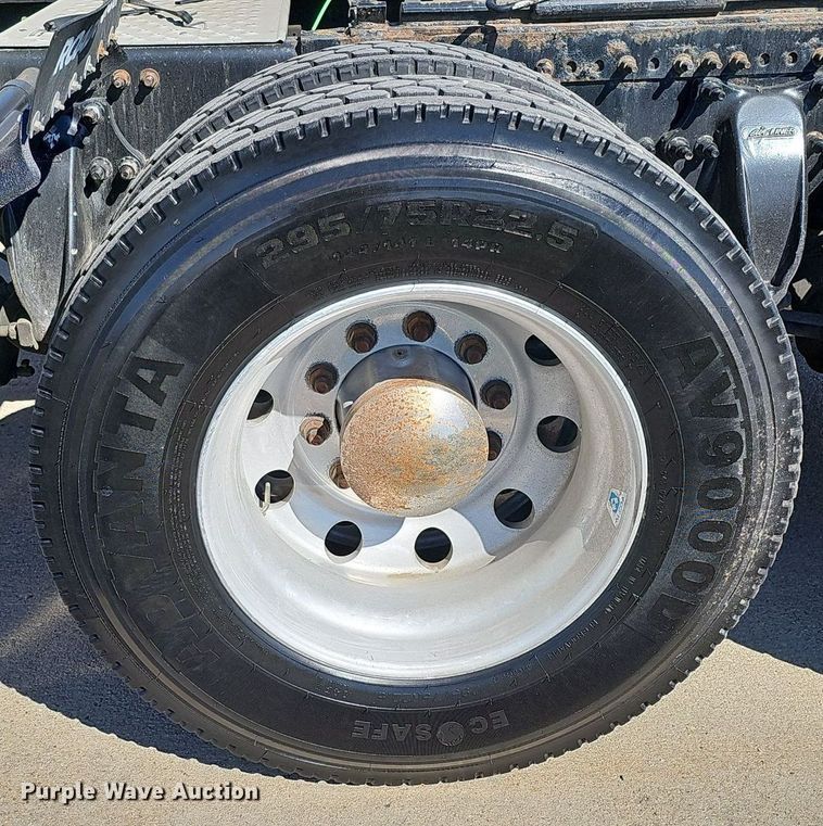 image for item DQ8607 2015 Freightliner Cascadia Evolution semi truck