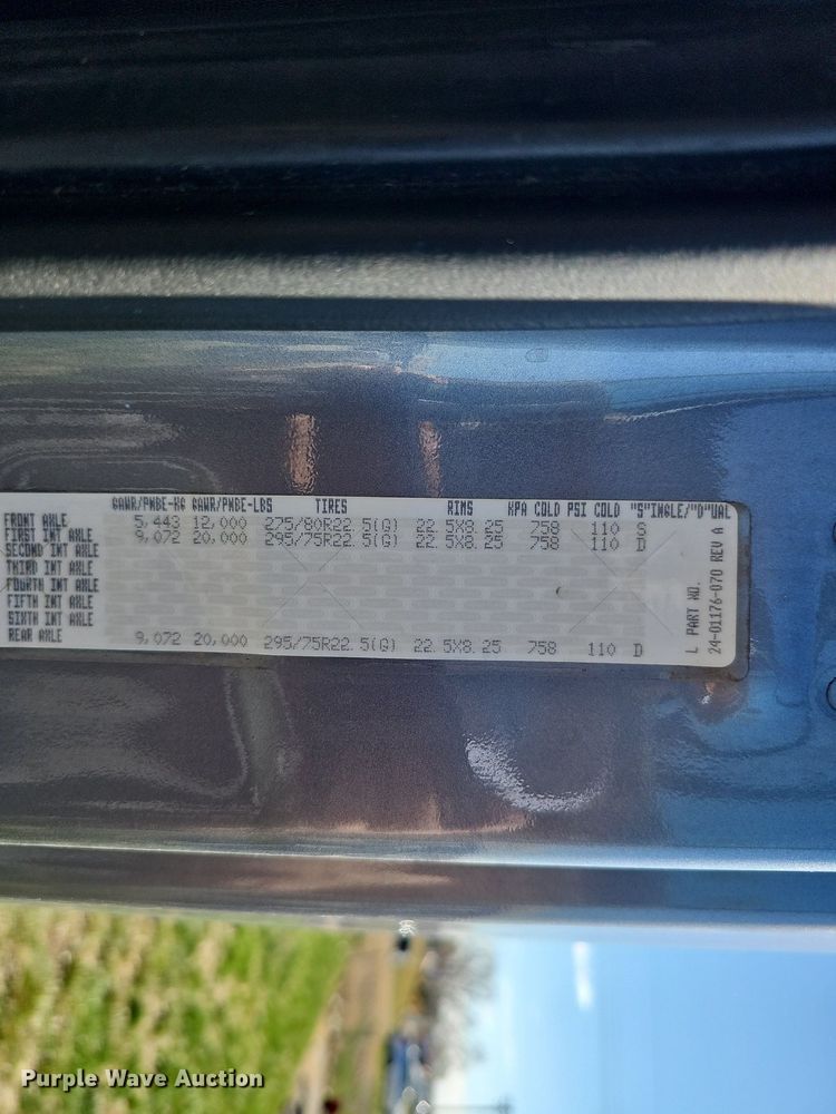 image for item DQ8607 2015 Freightliner Cascadia Evolution semi truck