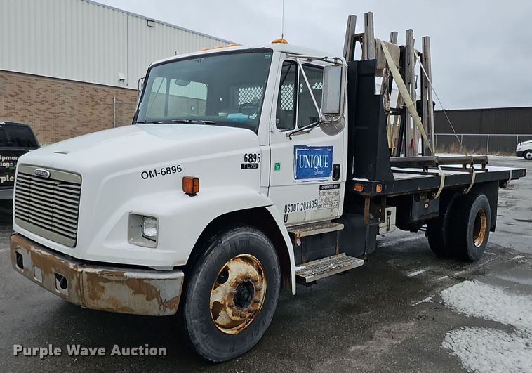 image for item DQ8640 2001 Freightliner FL70 flatbed truck