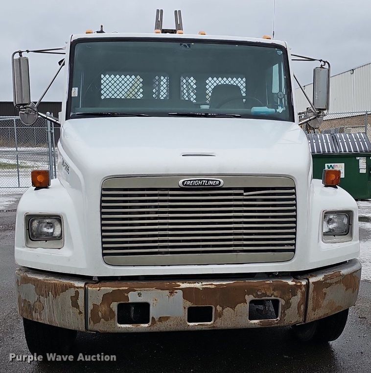 image for item DQ8640 2001 Freightliner FL70 flatbed truck