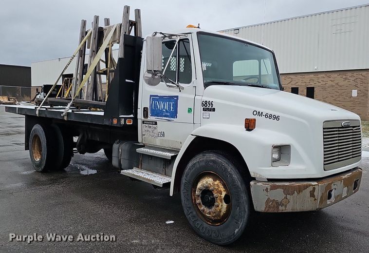 image for item DQ8640 2001 Freightliner FL70 flatbed truck