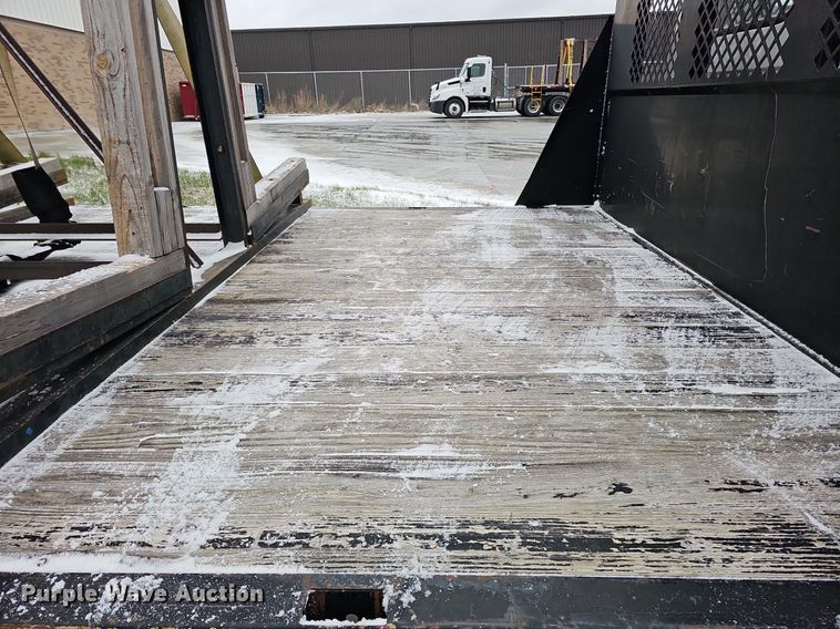 image for item DQ8640 2001 Freightliner FL70 flatbed truck