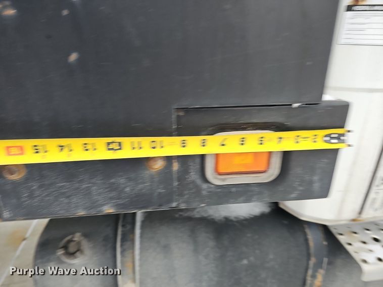 image for item DQ8640 2001 Freightliner FL70 flatbed truck