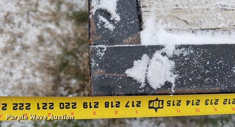 image for item DQ8640 2001 Freightliner FL70 flatbed truck