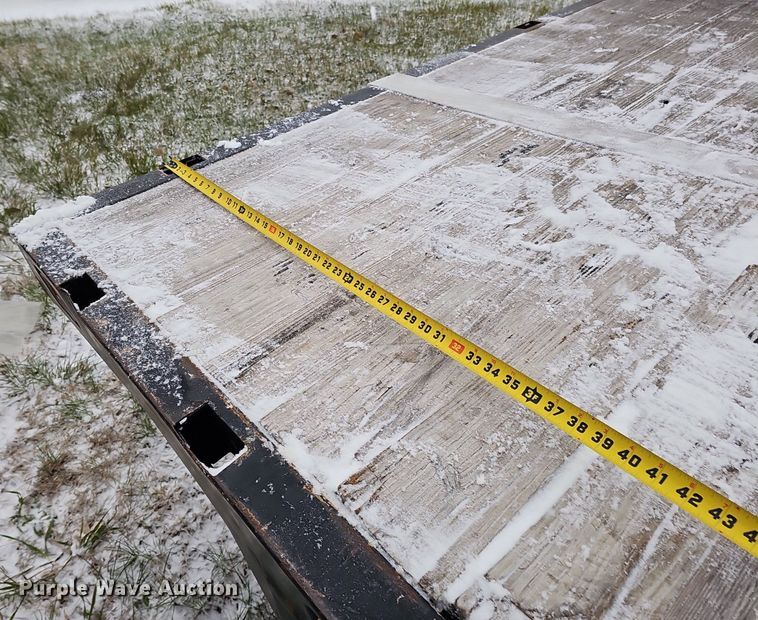 image for item DQ8640 2001 Freightliner FL70 flatbed truck