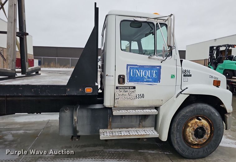 image for item DQ8640 2001 Freightliner FL70 flatbed truck