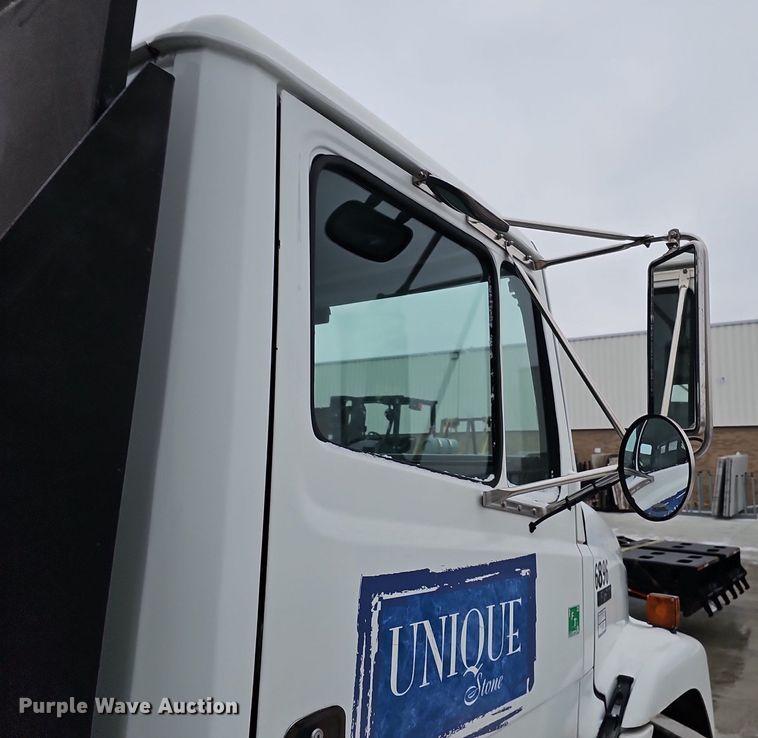 image for item DQ8640 2001 Freightliner FL70 flatbed truck