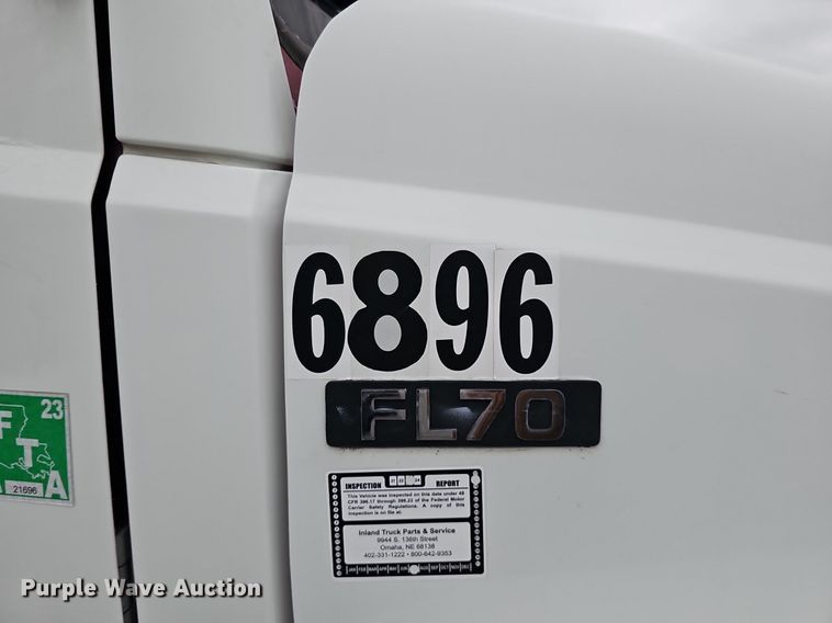 image for item DQ8640 2001 Freightliner FL70 flatbed truck