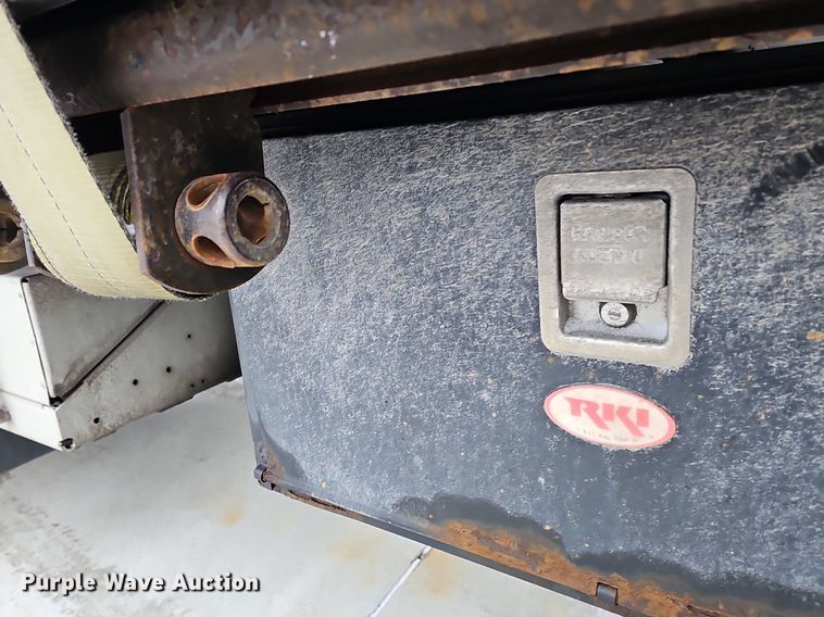 image for item DQ8640 2001 Freightliner FL70 flatbed truck