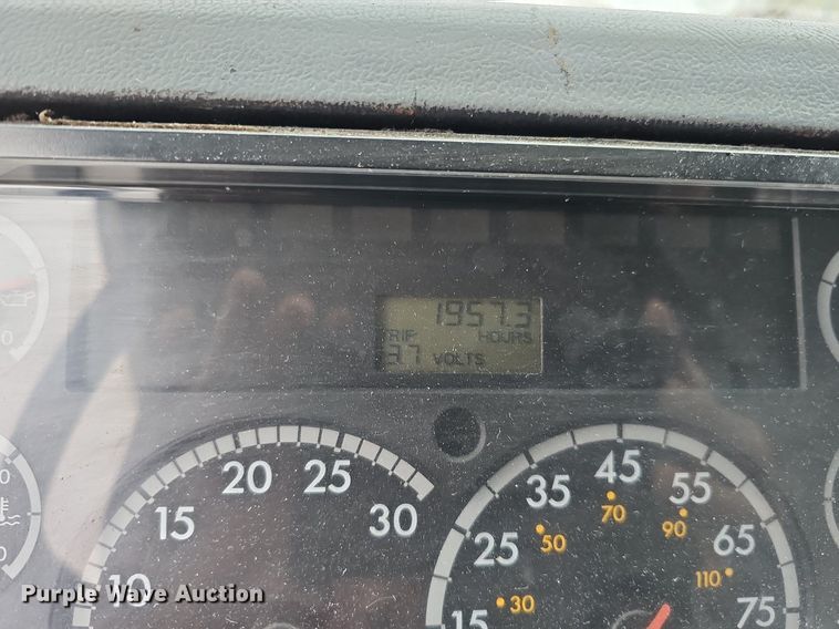 image for item DQ8640 2001 Freightliner FL70 flatbed truck