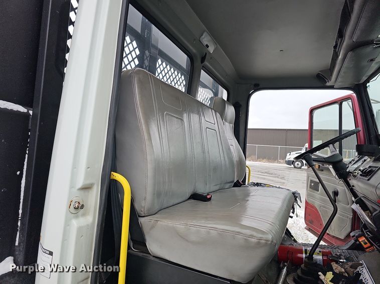 image for item DQ8640 2001 Freightliner FL70 flatbed truck