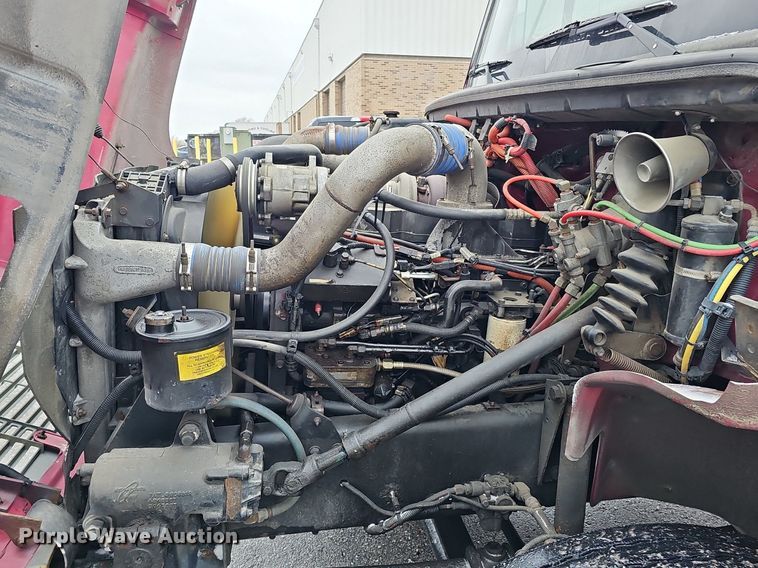 image for item DQ8640 2001 Freightliner FL70 flatbed truck