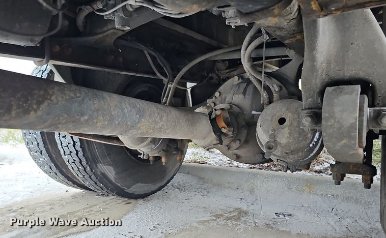 image for item DQ8640 2001 Freightliner FL70 flatbed truck