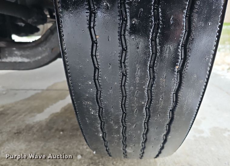 image for item DQ8640 2001 Freightliner FL70 flatbed truck