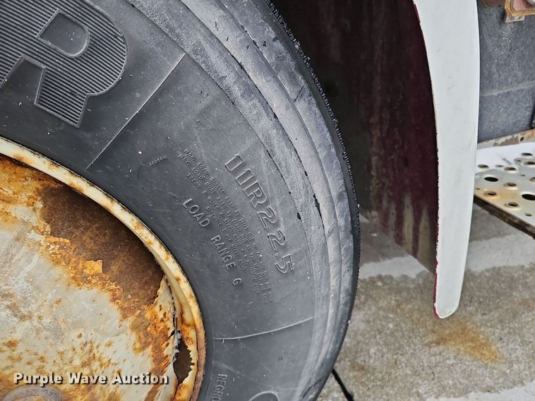 image for item DQ8640 2001 Freightliner FL70 flatbed truck