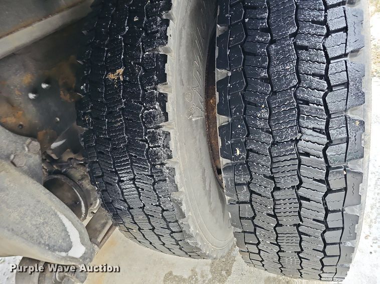 image for item DQ8640 2001 Freightliner FL70 flatbed truck