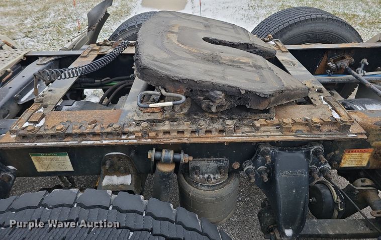 image for item DQ8641 2007 Freightliner Columbia 120 semi truck