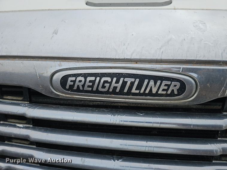 image for item DQ8641 2007 Freightliner Columbia 120 semi truck