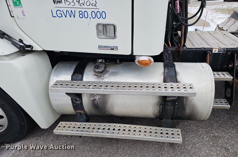 image for item DQ8641 2007 Freightliner Columbia 120 semi truck