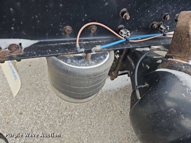 image for item DQ8641 2007 Freightliner Columbia 120 semi truck