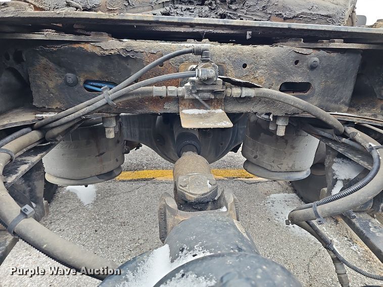 image for item DQ8641 2007 Freightliner Columbia 120 semi truck