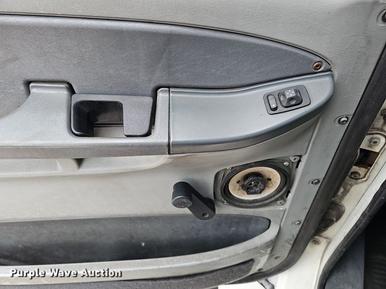 image for item DQ8641 2007 Freightliner Columbia 120 semi truck