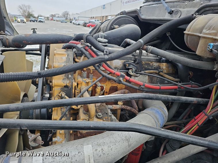 image for item DQ8641 2007 Freightliner Columbia 120 semi truck