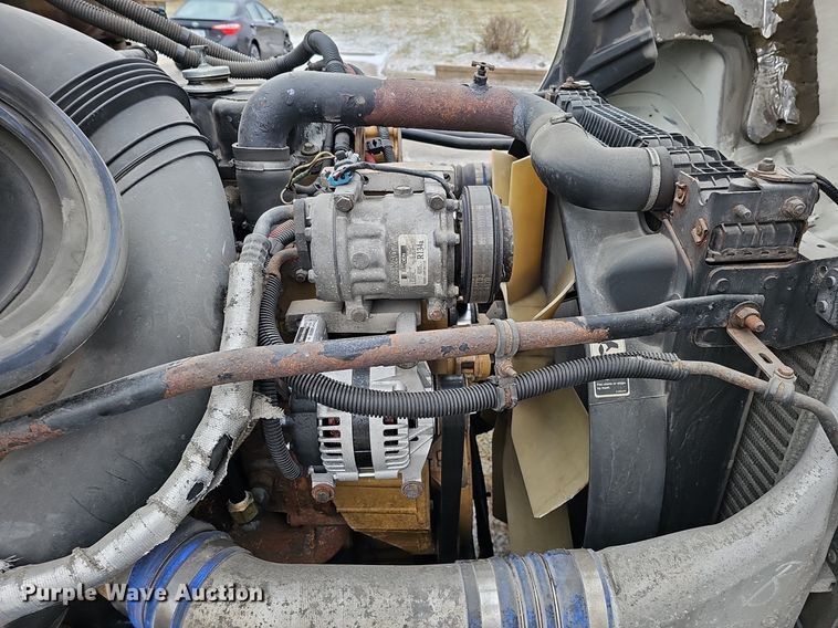 image for item DQ8641 2007 Freightliner Columbia 120 semi truck