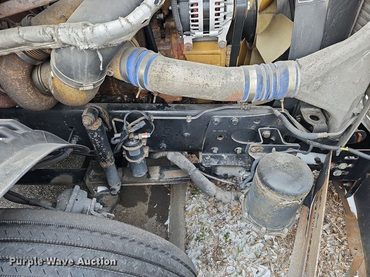 image for item DQ8641 2007 Freightliner Columbia 120 semi truck