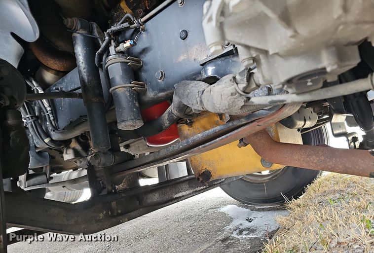 image for item DQ8641 2007 Freightliner Columbia 120 semi truck