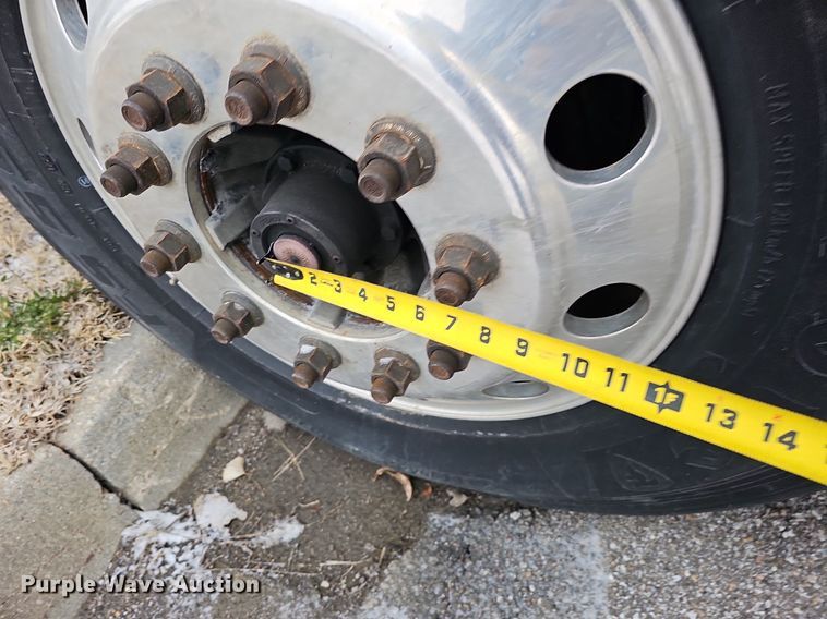 image for item DQ8641 2007 Freightliner Columbia 120 semi truck