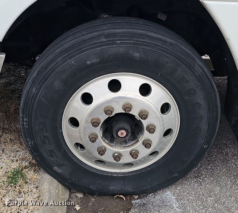 image for item DQ8641 2007 Freightliner Columbia 120 semi truck