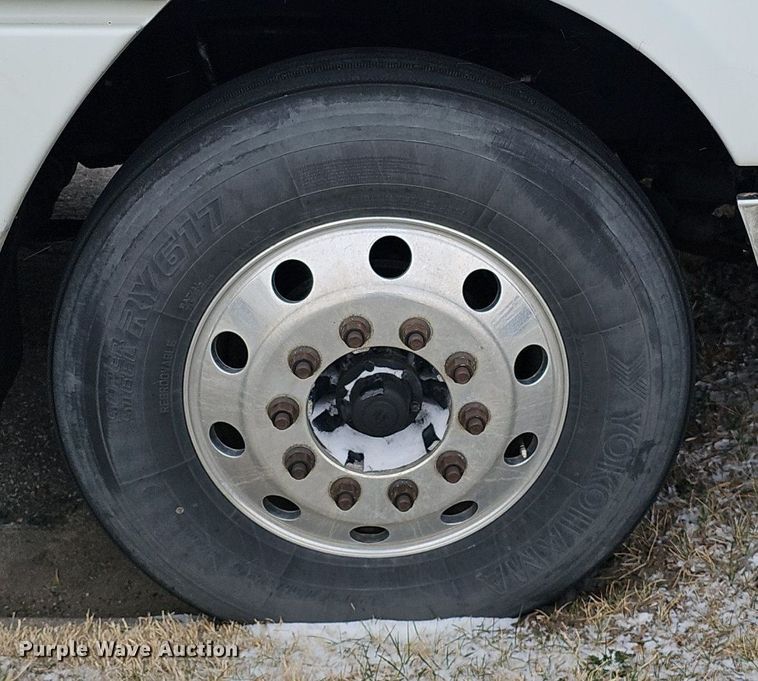 image for item DQ8641 2007 Freightliner Columbia 120 semi truck