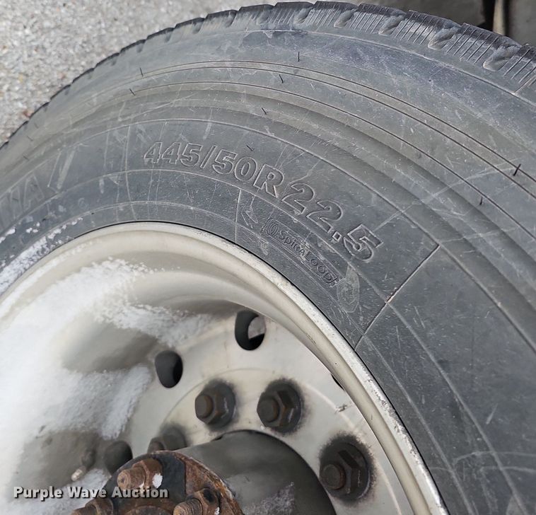 image for item DQ8641 2007 Freightliner Columbia 120 semi truck