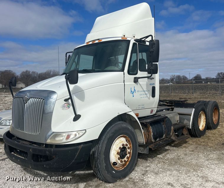 image for item DS0836 2009 International TranStar 8600 semi truck