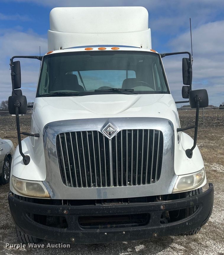 image for item DS0836 2009 International TranStar 8600 semi truck