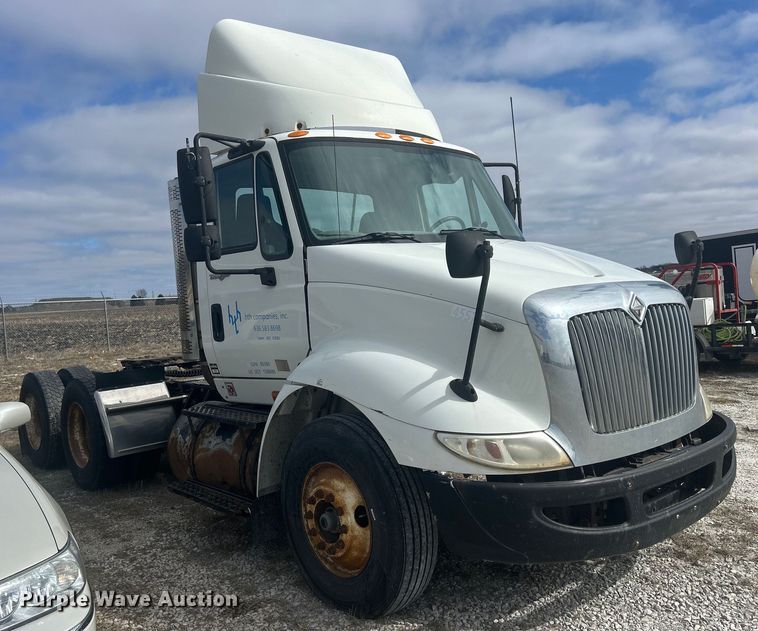 image for item DS0836 2009 International TranStar 8600 semi truck
