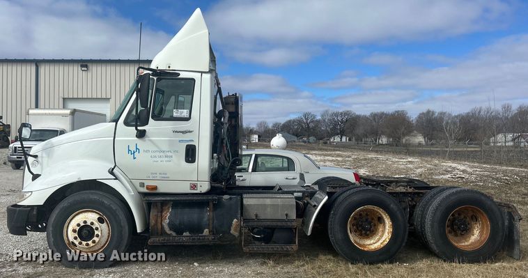 image for item DS0836 2009 International TranStar 8600 semi truck