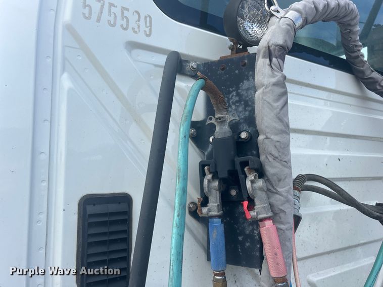 image for item DS0836 2009 International TranStar 8600 semi truck