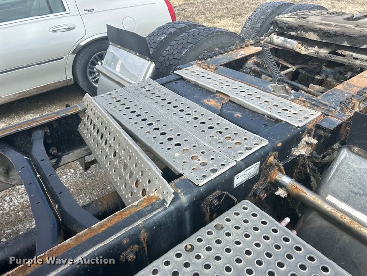 image for item DS0836 2009 International TranStar 8600 semi truck