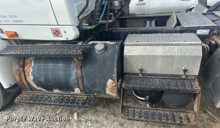 image for item DS0836 2009 International TranStar 8600 semi truck