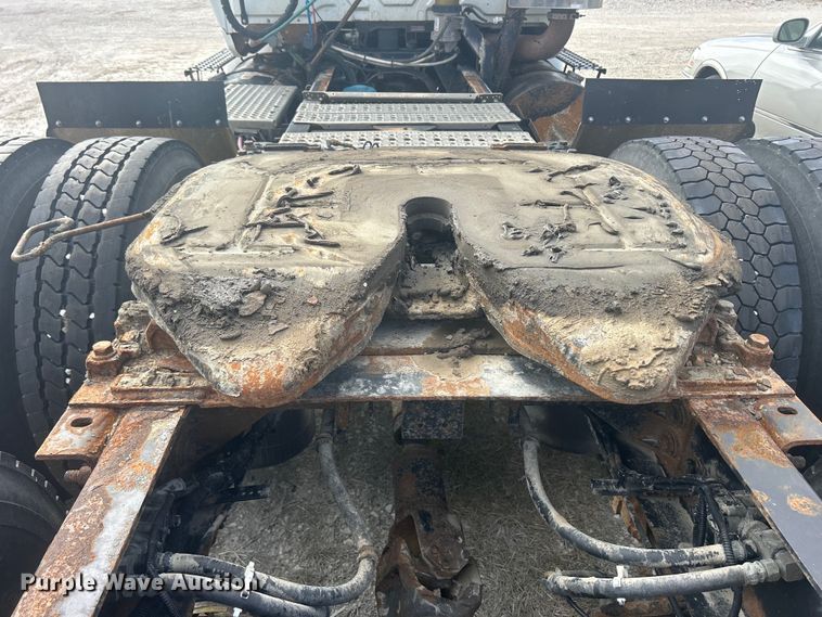 image for item DS0836 2009 International TranStar 8600 semi truck