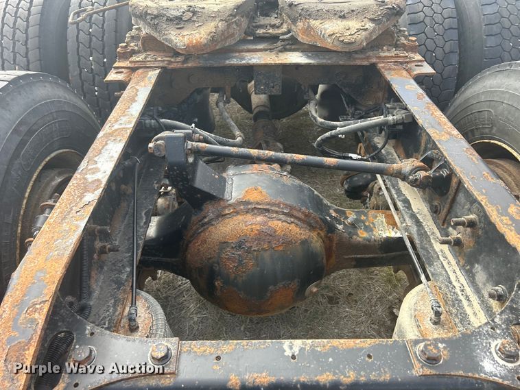 image for item DS0836 2009 International TranStar 8600 semi truck