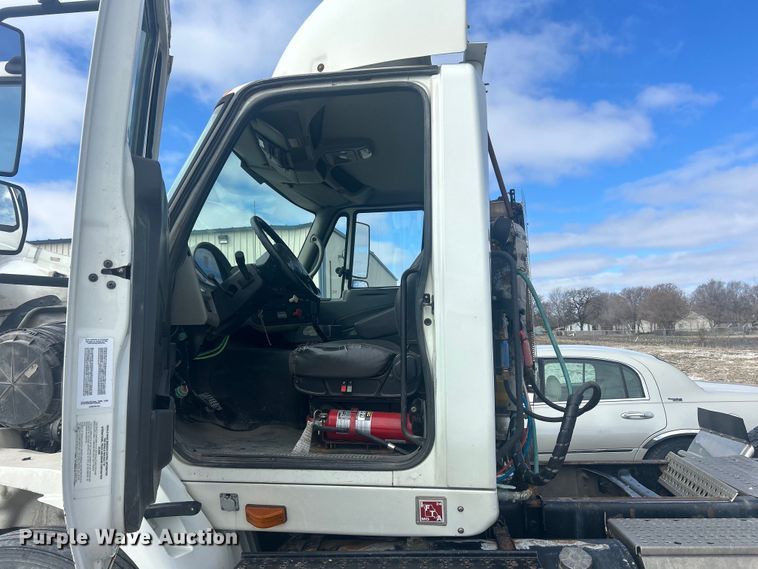 image for item DS0836 2009 International TranStar 8600 semi truck