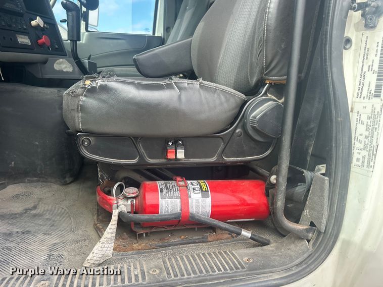 image for item DS0836 2009 International TranStar 8600 semi truck