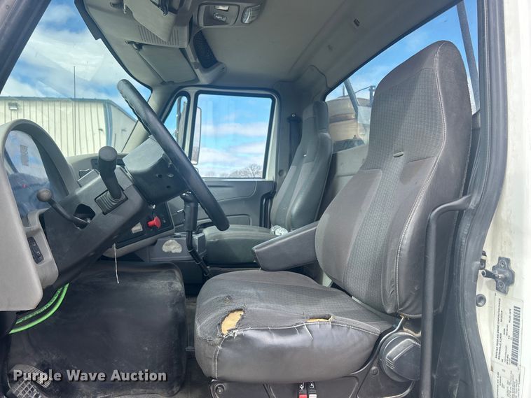 image for item DS0836 2009 International TranStar 8600 semi truck